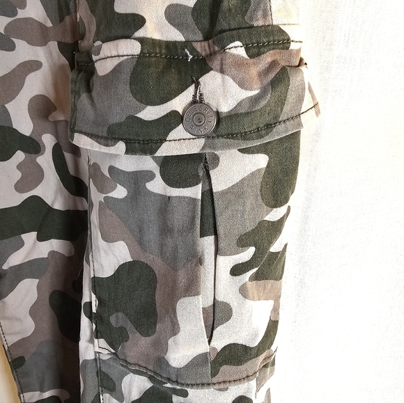 Celebrity Pink Sz 7/28 Camo Pants - Picture 4 of 8